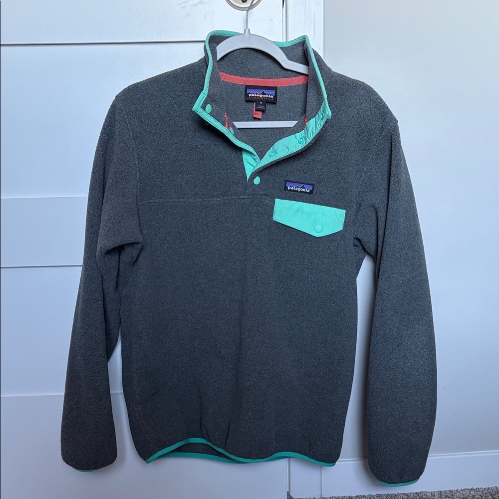 Patagonia Charcoal and Mint Pullover